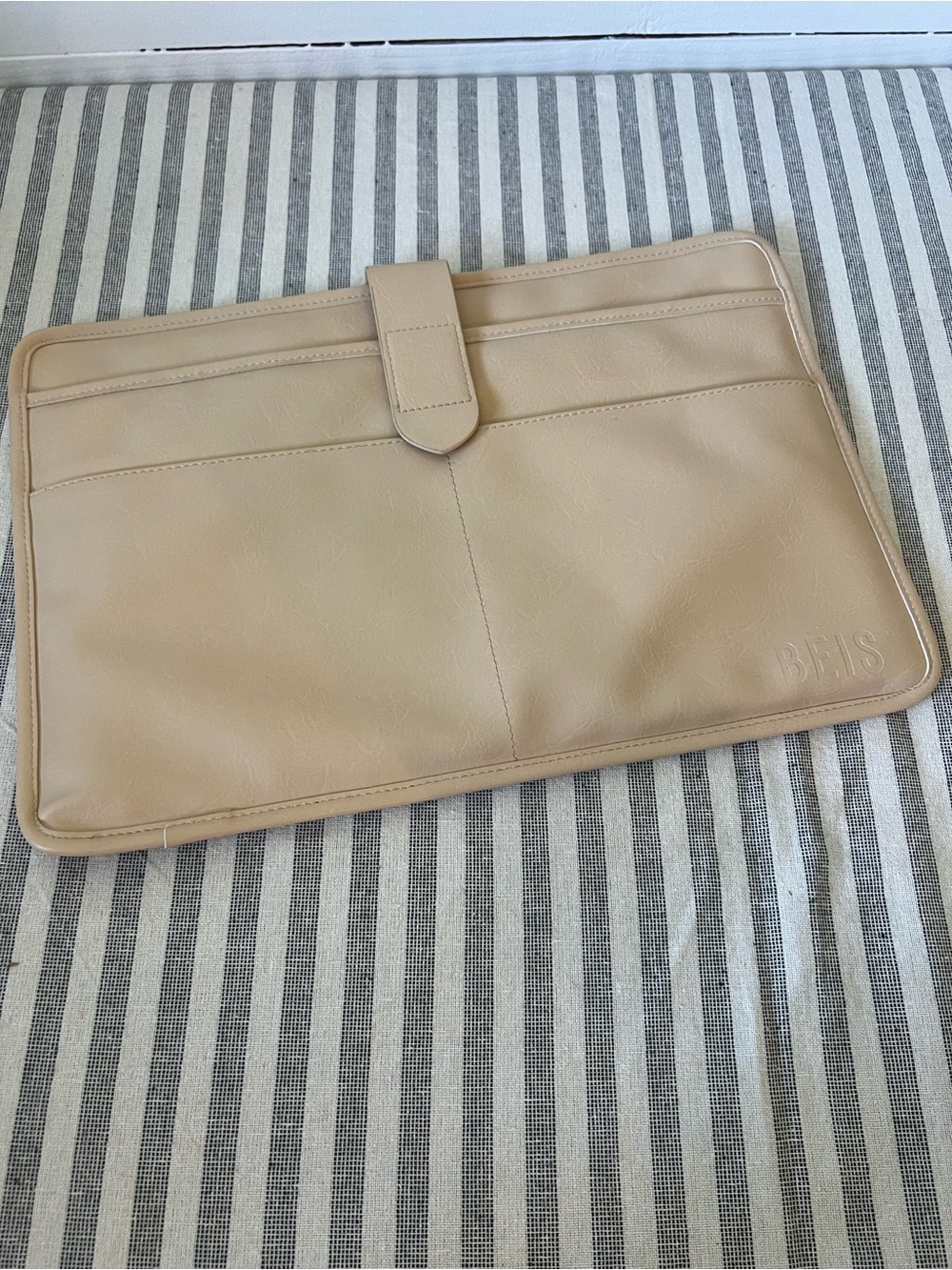Béis faux leather laptop sleeve